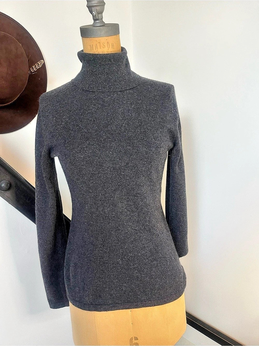 Lord and Taylor came Gray Turtleneck Sweater Like New